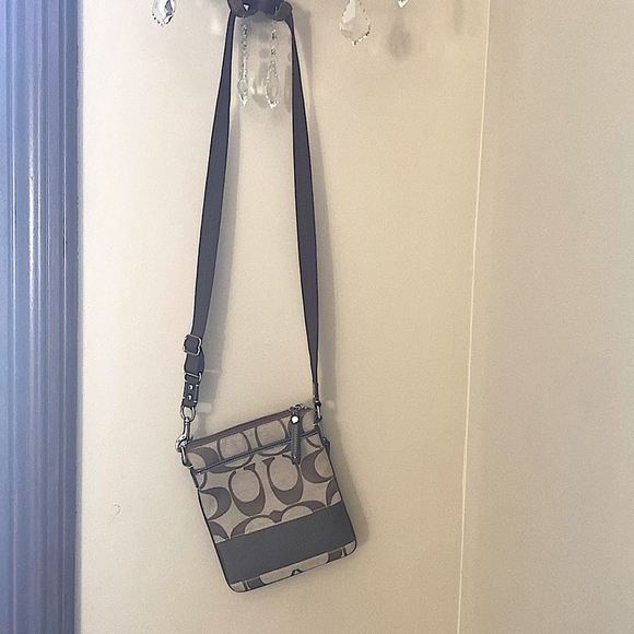 Coach (authentic) crossbody travel bag - Picture 1 of 7